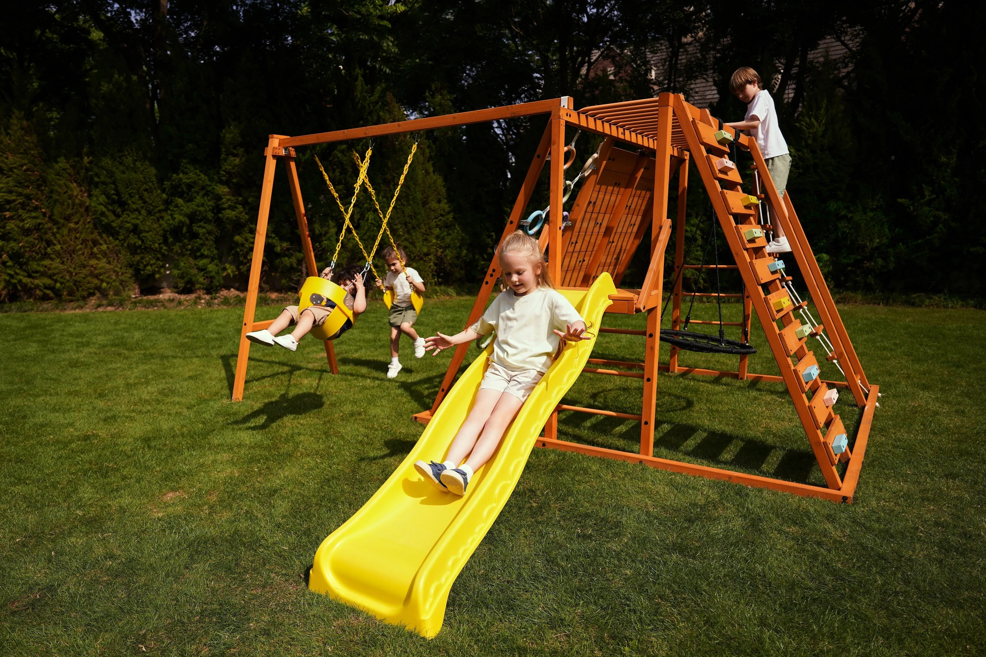 Avenlur Sycamore - Backyard Ultimate Climbing Set with 2 Swings And Trapeze Bar